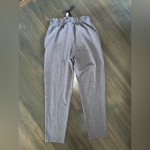 Lululemon ATHLETICA Women’s Gray Jogger Pants stretch waist - Picture 3 of 5
